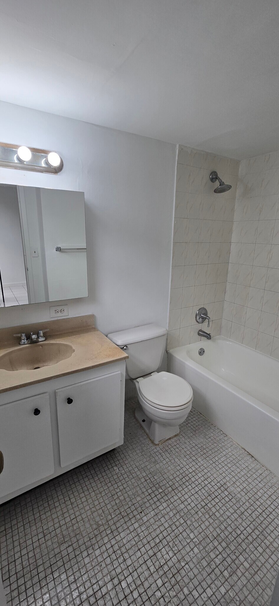 Master bath - 16919 N Bay Rd