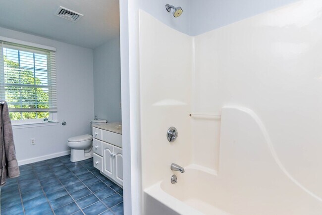Building Photo - 24 Longshank Cir