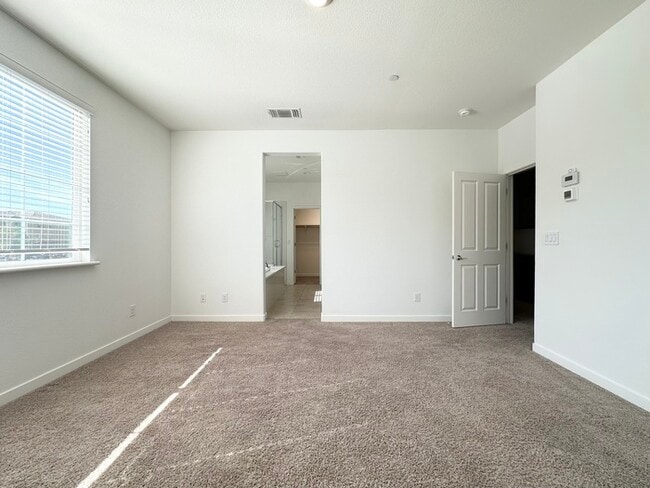 Building Photo - 1008 Oakbriar Cir