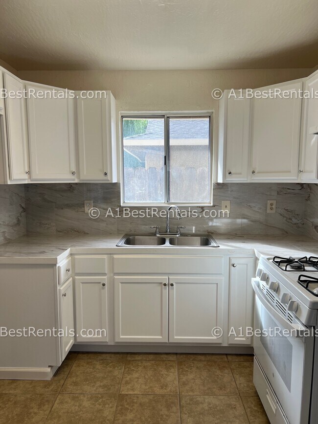 Building Photo - 13040 Welch St
