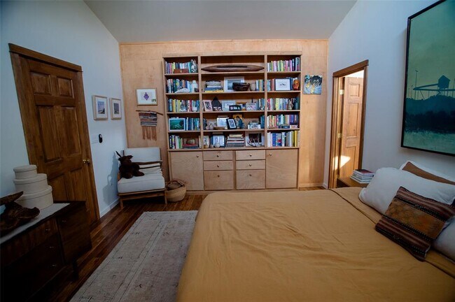 Building Photo - 405 S Park Dr