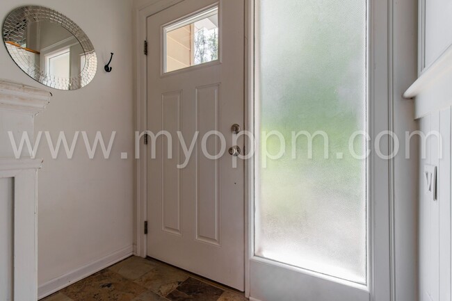 Building Photo - Stunning 3 Bedroom / 2.5 Bathroom | S. 48t...