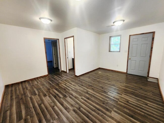 Building Photo - 1421 E 35th Ct