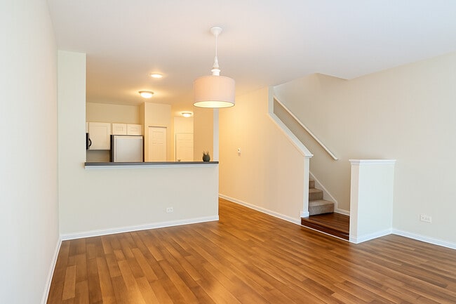 Building Photo - 2476 Oneida Ln