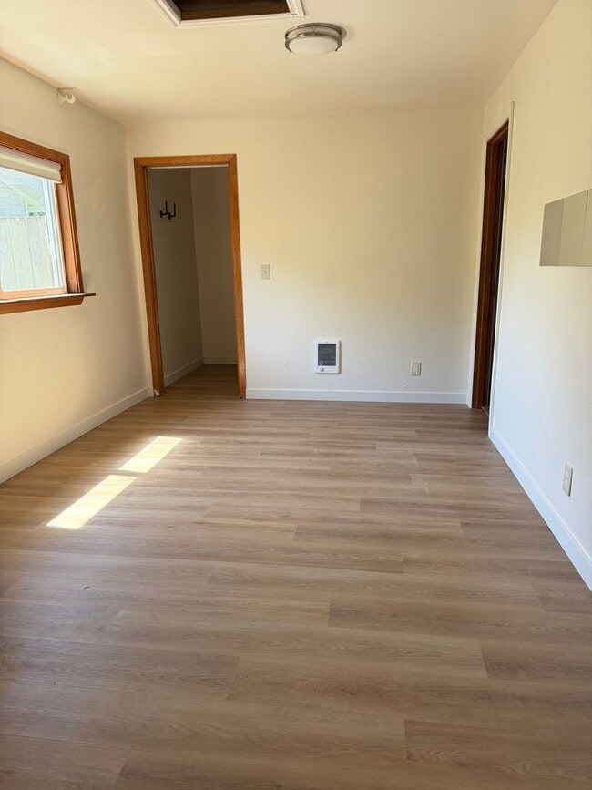 Building Photo - 602 Ash Ave