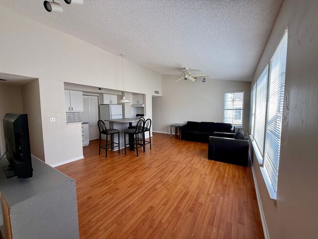 Building Photo - Renovated 4BR/2BA 3rd-Floor Condo – Minutes to UF, Shands & VA | University Commons