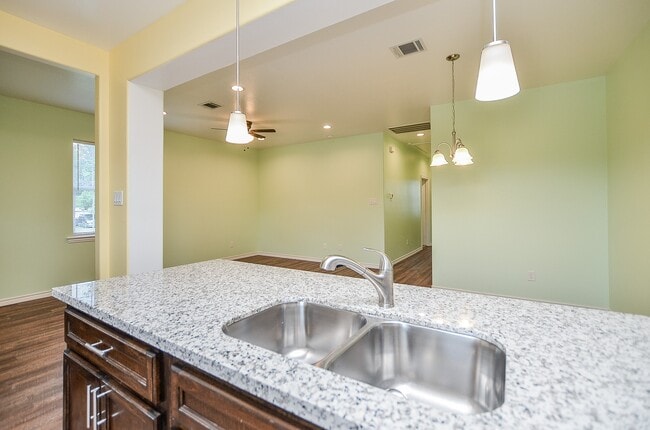 Building Photo - 239 Broadhurst
