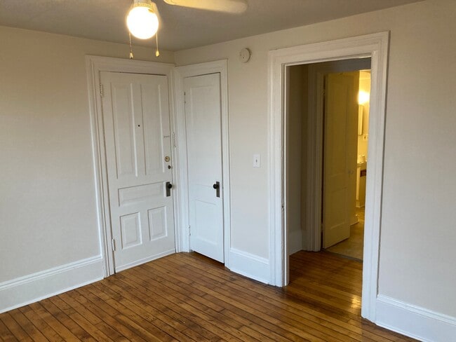 Building Photo - 1517 Plainfield Ave NE