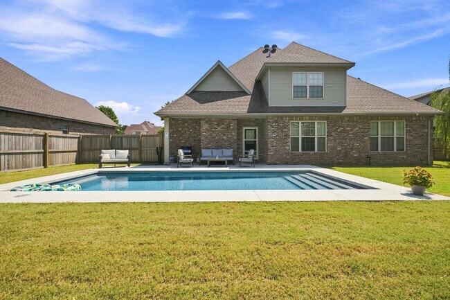 Building Photo - 2351 N Hosta Dr