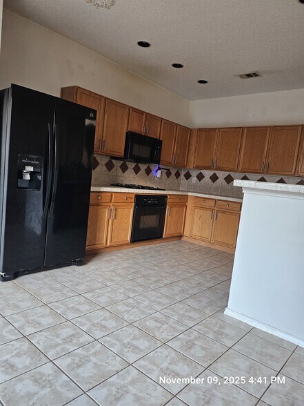 Kitchen - 6713 Red Rock Trl