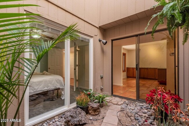 Building Photo - 20 E Redondo Dr