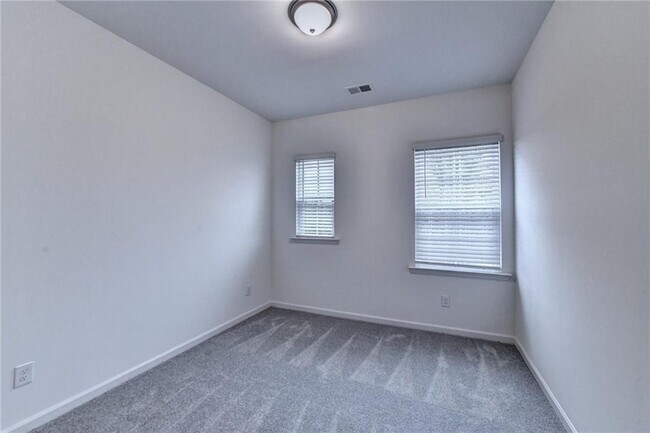 Building Photo - 477 Danville Ave