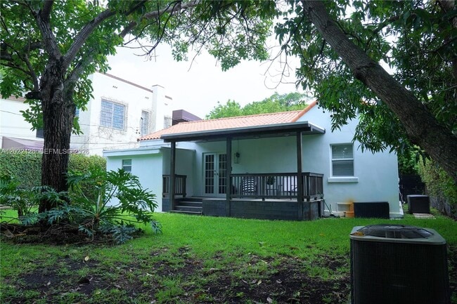 Building Photo - 2338 SW 11th St