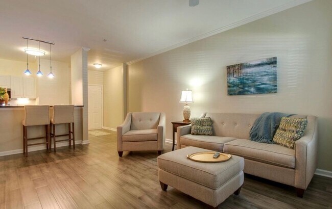 Building Photo - 2025 Woodmont Blvd