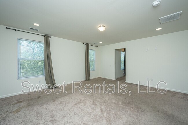 Building Photo - 105 Rockingham Way