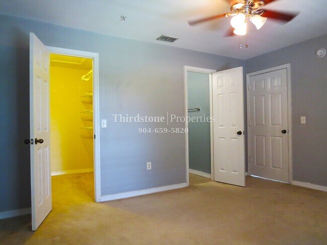 Building Photo - 7800 Point Meadows Dr