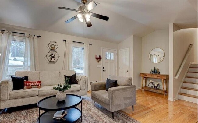 Building Photo - 1201 Holly Hills Dr SW