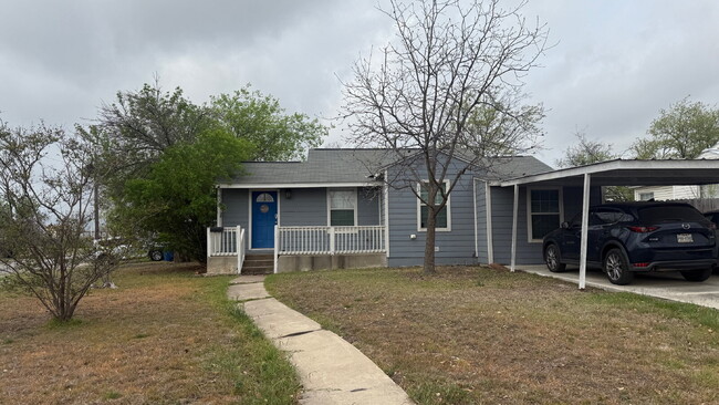 Building Photo - Newly renovated 3 bedroom 2 bath home centrally located!