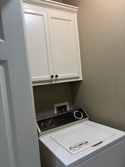 Laundry room - 828 Meadow Bend Dr