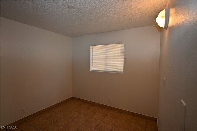 Building Photo - 2301 Stewart Ave