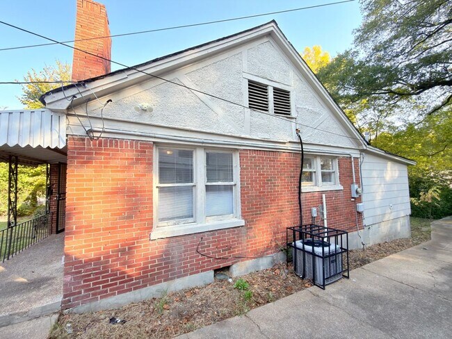 Building Photo - Charming 3-Bedroom Home in Memphis, TN — Move-In Special!