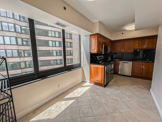 Building Photo - Fantastic 3 Bedroom 3 Bathroom Condo With ...