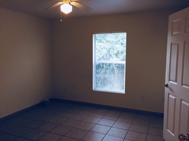 Building Photo - 3 Bed 2 Bath Duplex in Nice Lehigh Neighborhood!! includes Lawn Care & Well Maintenance