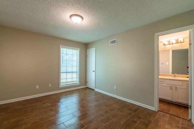 Building Photo - 4262 Sunnyslope Dr