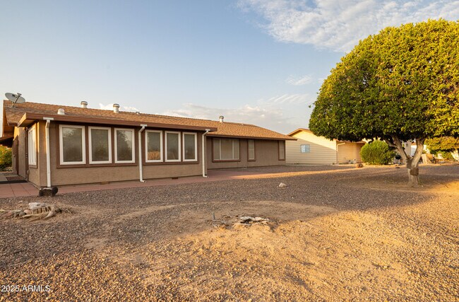 Building Photo - 10005 W Oak Ridge Dr