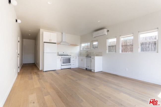 Building Photo - 3611 Bellevue Ave