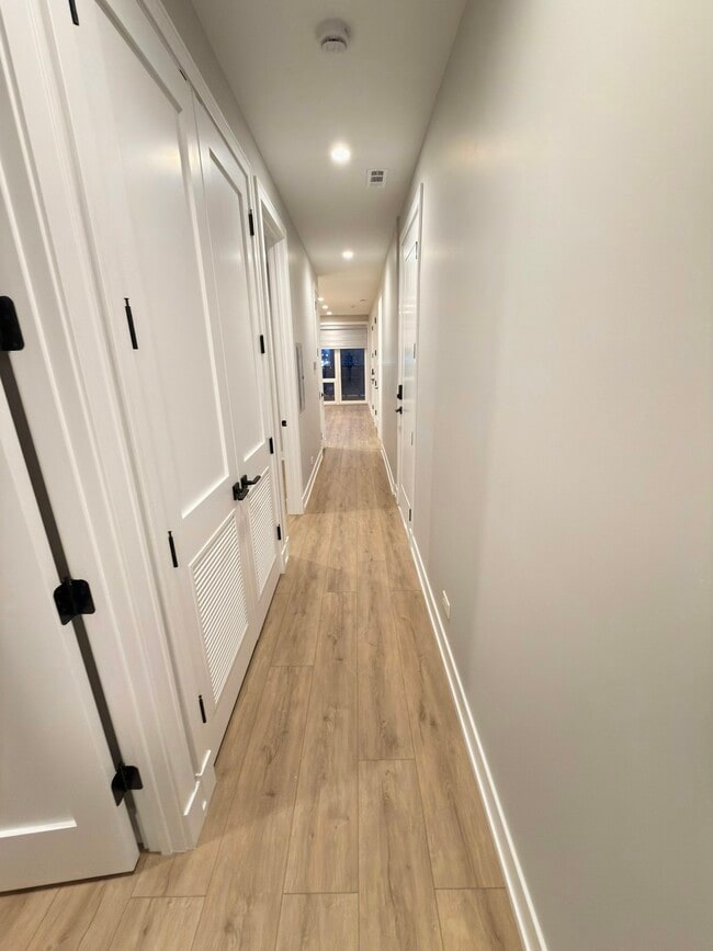 Building Photo - 2355 W Flournoy St