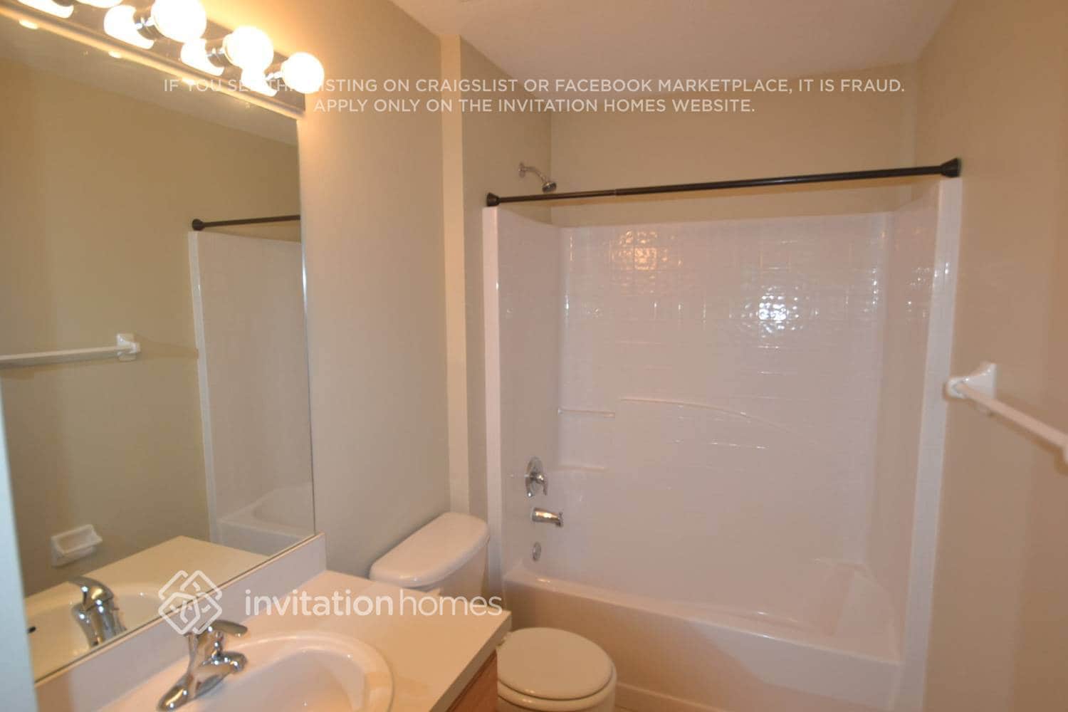 Building Photo - 1450 Lodge Terrace