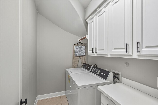 Building Photo - 16919 Fondness Park Dr