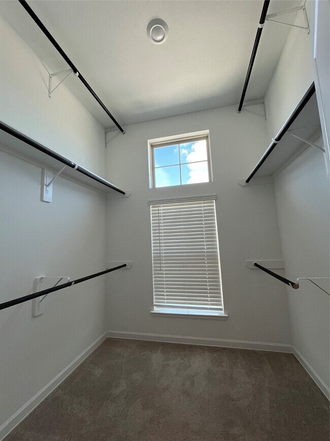Building Photo - 10646 Cabot Trl