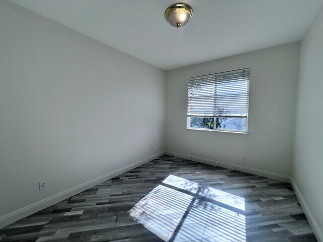Building Photo - Beautiful Four Bedroom Home in Sacramento