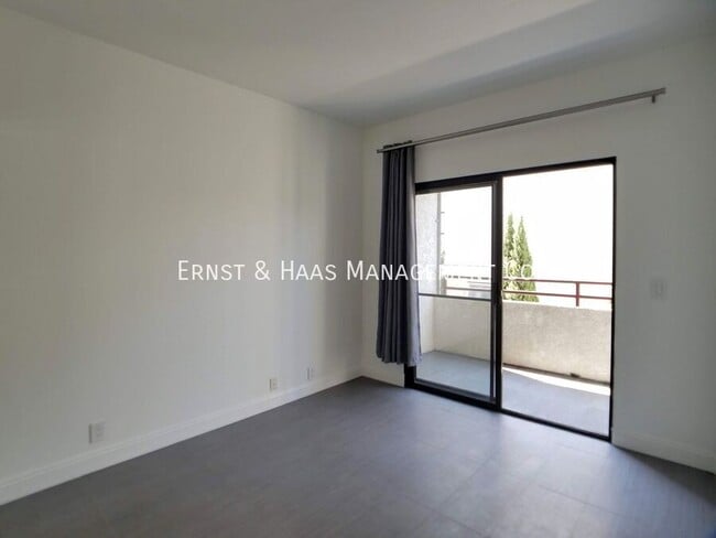 Building Photo - 730 W 4th St