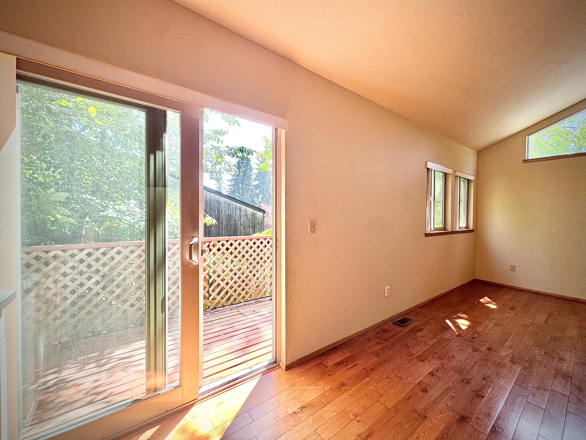 Building Photo - 14124 Phinney Ave N