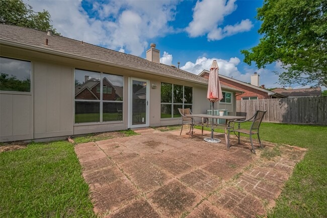Building Photo - 3007 Cloverdale Dr