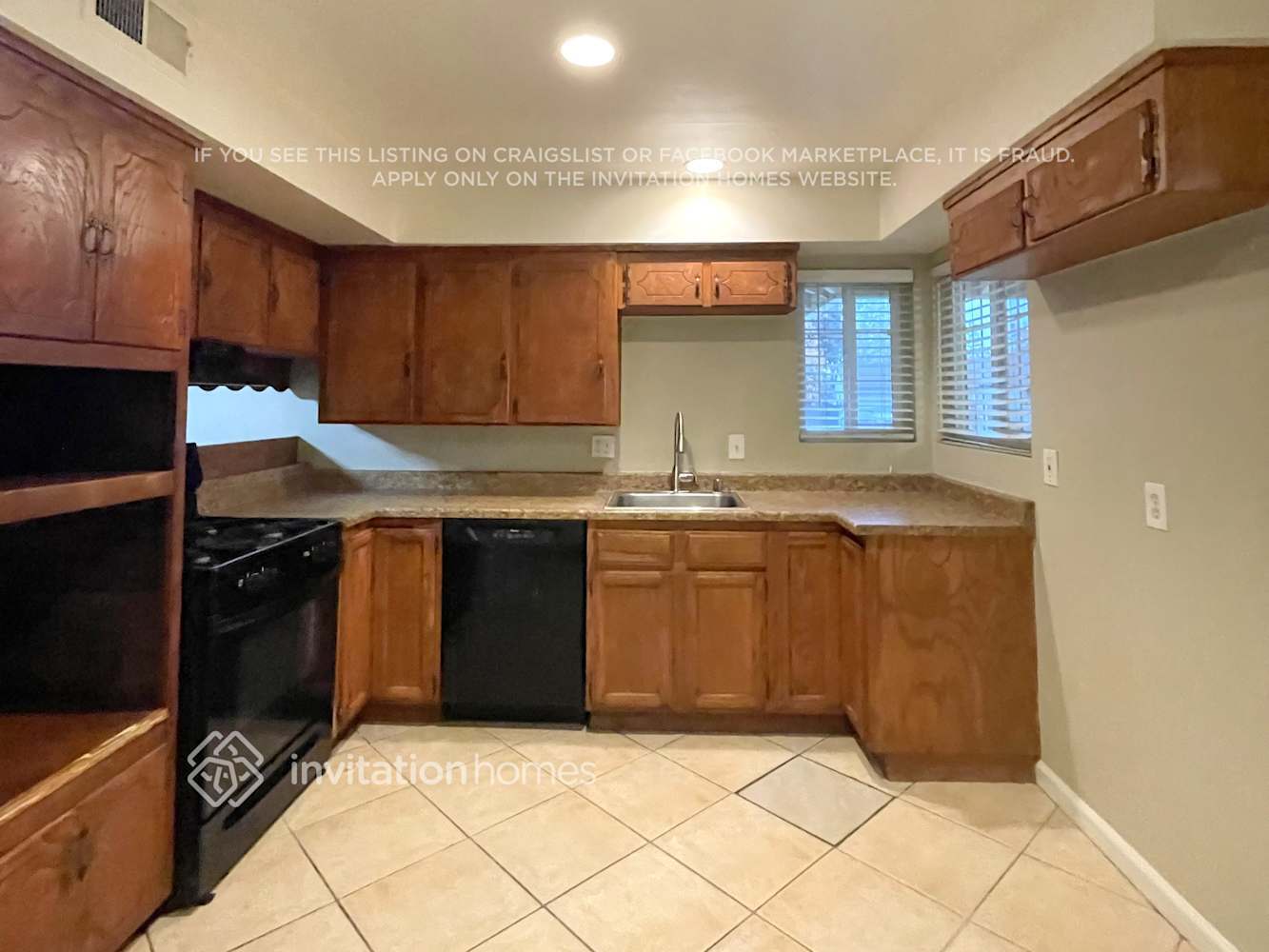 Building Photo - 640 W El Camino Ave