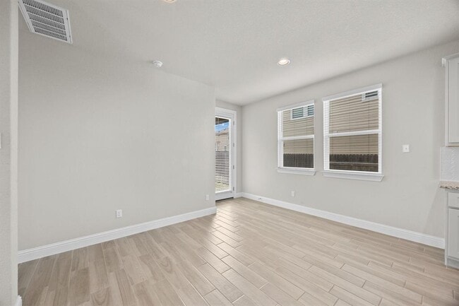Building Photo - 213 Graver St