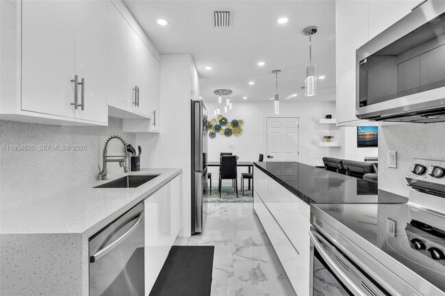 Building Photo - 560 Perviz Ave