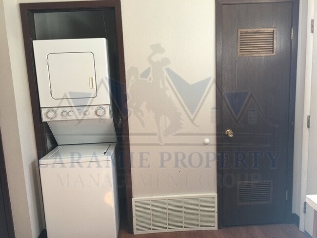 Building Photo - 802 E Canby St