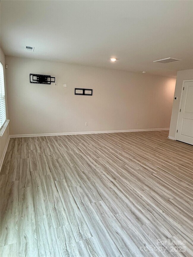 Building Photo - 5141 Hyrule Dr