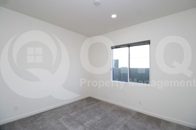 Building Photo - 1222 E La Mirada Dr