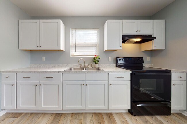 Kitchen - 1003 Lowry Ave