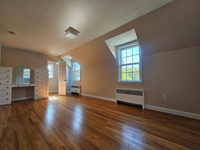 Building Photo - 514 Tennyson Ave