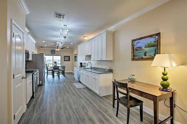 Building Photo - 272 Lakeview Dr