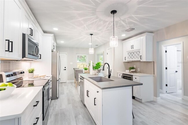 All updated appliances including wine fridge - 1918 E Shadowlawn Ave