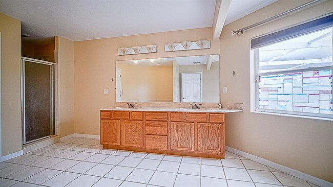 Building Photo - 357 Fairway Pointe Cir