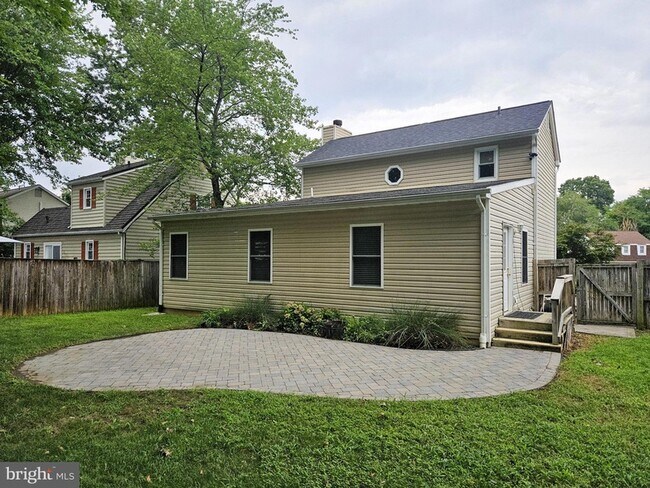 Building Photo - 1036 Hyde Park Dr